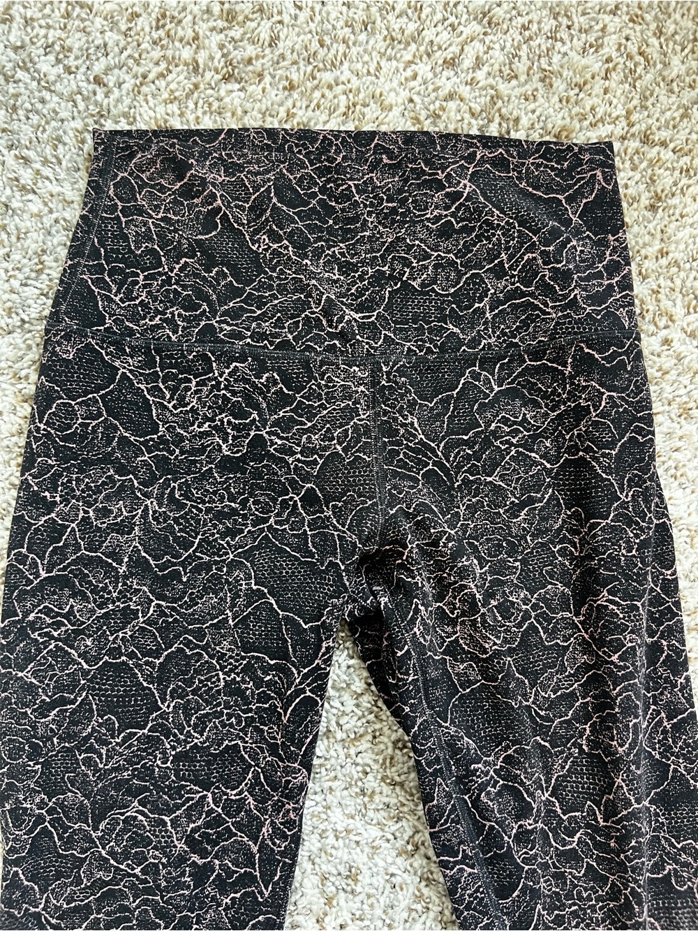 Lululemon Align Pant *Full Length 28"
Lacescape Spanish Rose Black Sz 6 - Picture 7 of 10